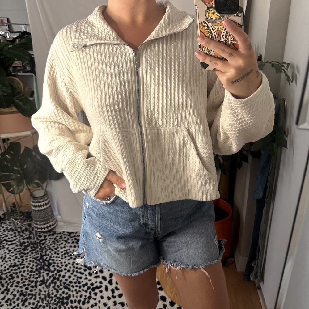 Lululemon Textured Oversized Cropped Jacket Size M/L Beige